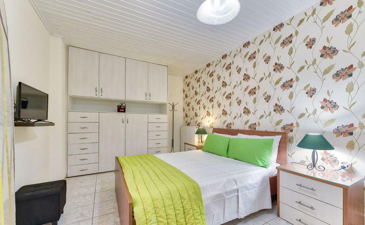 Ina Apartment Kalamákion Eksteriør billede